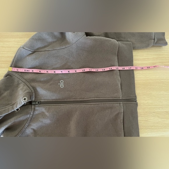 ALO Yoga Taupe Cropped Hoodie - Picture 5 of 6